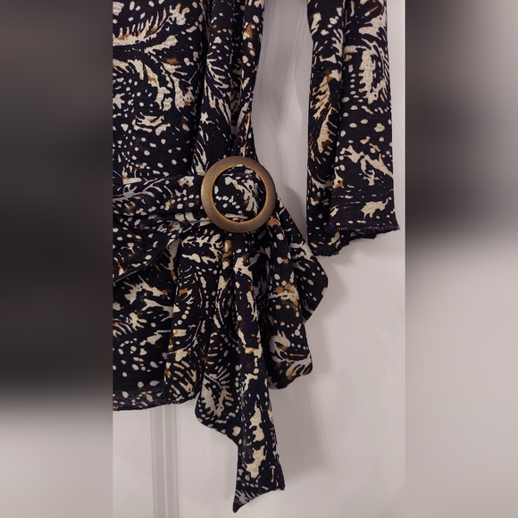 COLDWATER CREEK | Small Black/Cream/Gold Wrap-around Blouse. 3/4 Length Sleeve - Picture 5 of 8